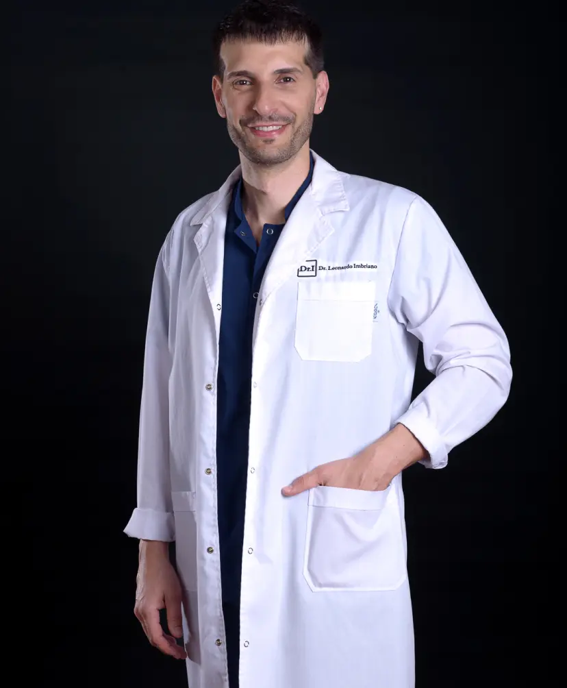 Dr. Leonardo Imbriano en su consultorio